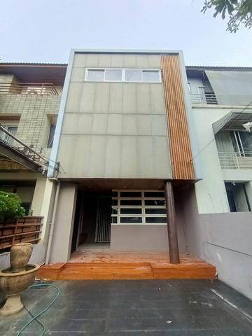 ให้เช่าโฮมออฟฟิศ 3.5 ชั้น ลาดพร้าว 35 รัชดาภิเษก 32 ที่ดิน 33ตร.วา พื้นที่ใช้สอย 293.00 ตร.ม.2ที่จอดรถ ใกล้ MRT ลาดพร้าว และภาวนา