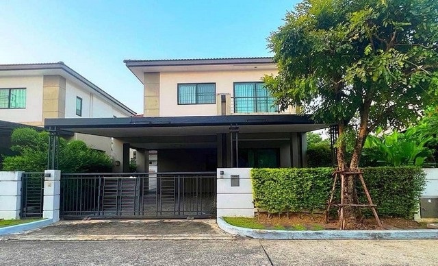 ขายบ้านเดี่ยว 2 ชั้น 53 ตรว. โครงการ เดอะ เซนโทร รามอินทรา 109 ซอยพระยาสุเรนท์ 21 , ใกล้ทางด่วน (รามอินทรา-อาจณรงค์), รถไฟฟ้า BTS สายสีชมพู