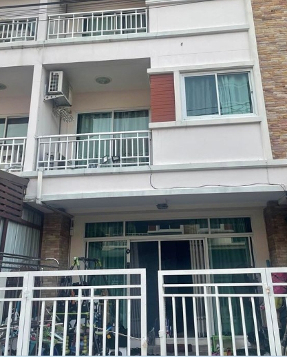  ให้เช่าและขาย ทาวน์โฮม 3 ชั้น ซอยเทศบาลบางปู 60  (วัดอโศการาม)