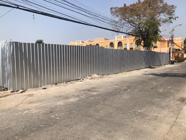 ขายที่ดิน 326 ตร.วา ซอยลาดพร้าว 130 (รามคำแหง 81) เดินทางสะดวก เหมาะลงทุนสร้าง Apartment, โรงแรม ใกล้รถไฟฟ้า  