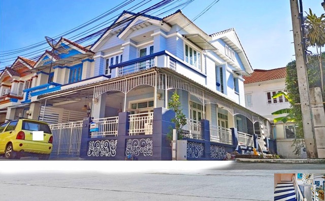 ตลาดบัวทอง ให้เช่าทาวน์เฮาส์ 2 ชั้น บ้านหัวมุม ถูกมาก 28ตรว. 160ตรม. ครอบครัวเล็กๆ 3นอน 2น้ำ 1จอดรถ 3แอร์  MRT คลองบางไผ่ ทำเลดี