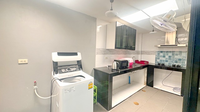 ดอนเมือง 3นอน แฮปปี้ อเวนิว ให้เช่าทาวน์โฮม 2 ชั้น BTS รพ.ภูมิพลอดุลยเดช 2.5 กม. ถนนหน้ากว้าง 21ตรว. 118ตรม. 2น้ำ 2จอดรถ 4แอร์ 