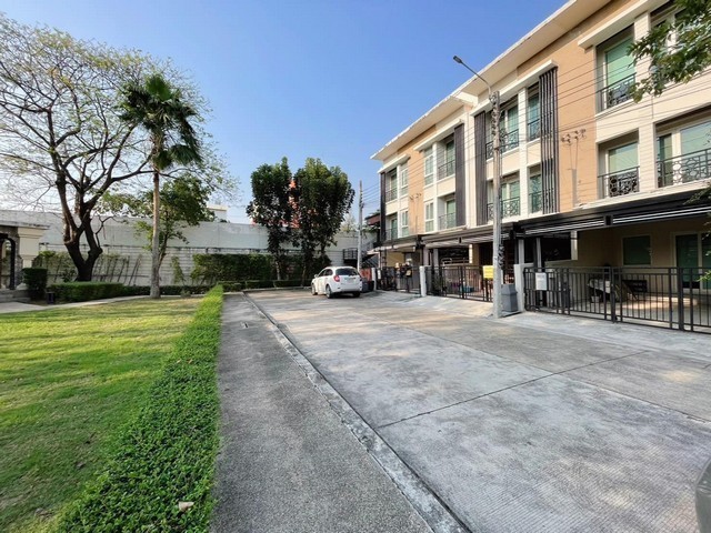 PO685 ขาย ทาวน์โฮม 3 ชั้น บ้านกลางเมือง พระราม 9 BAAN KLANG MUANG RAMA 9 ถนนคู่ขนานมอเตอร์เวย์ 
