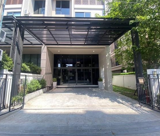 ให้เช่าโฮมออฟฟิศ 3.5 ชั้น  โครงการ Headquarters ทาวน์อินทาวน์ เอกมัย-ลาดพร้าว 