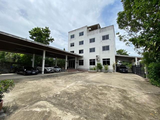 ขาย-ให้เช่าอาคารโฮมออฟฟิศ 4 ชั้น ซ.พระยาสุเรนทร์ 30  เนื้อที่ดิน 1 ไร่ พื้นที่ 576 ตร.ม. อดรถ 8 คัน ใกล้แฟชั่นไอส์แลนด์