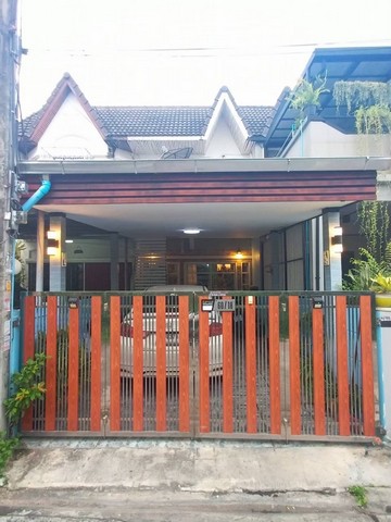 ขายทาวน์เฮ้าส์ 2 ชั้น ซอยลาดพร้าว 110 แยก 3  เดินทางสะดวก ใกล้รถไฟฟ้า สายสีเหลือง