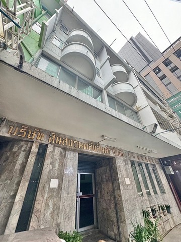 ขายอาคารสำนักงาน 4ชั้น สีลมซอย1 พื้นที่ใช้สอย 700 ตารางเมตร ใกล้BTSศาลาแดง ใกล้สิ่งอำนวยความสะดวกมากมาย