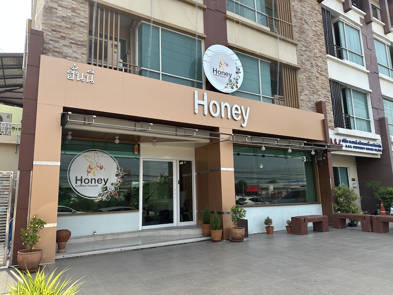 BS821 ขายอาคารพานิชย์ 4 ชั้น ริมถนนใหญ่ สุขาภิบาล5 ติดกับ ถนนเทพรักษ์ ตกแต่งสวย พร้อมสานธุรกิจต่อได้เลย 