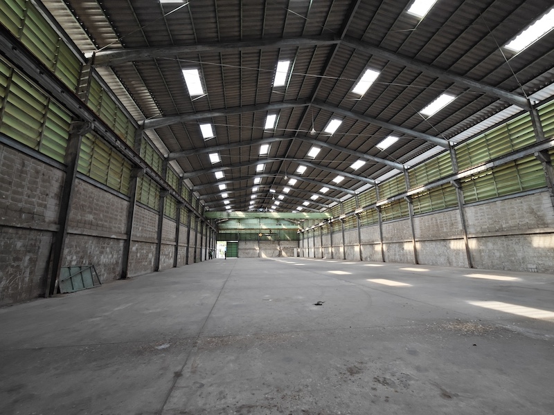 BST638 โกดังให้เช่า พระราม2 ซ.18 ขนาดที่ดิน1ไร่  พื้นที่ใช้สอย 1300ตรม.  มีที่จอดรถ บางมด เขตจอมทอง   Agent Post contact : คุณบัว 