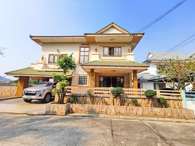 ถูกที่สุดในโลก ให้เช่าบ้านใหญ่มาก 2ชั้นใกล้ รร.อัสสัมชัญศรีราชา 5นอน  บ่อปลาคราฟ์  เก้ากิโล J park 111ตรว. ม.เกษตร  4น้ำ 2จอดรถ 2 แอร์