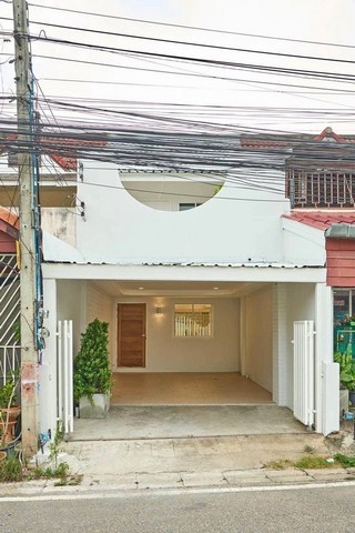 ขายด่วนทาวน์โฮม 2 ชั้น บ้านสวยสไตล์มินิมอล วิวเขา ทำเลดีมาก