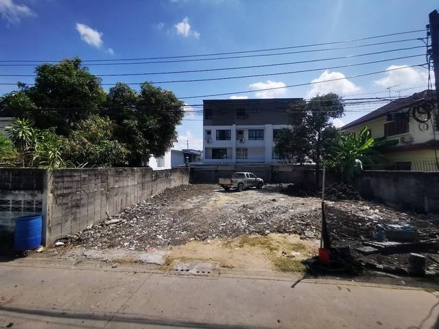 POR4280 ขายที่ดินถม โซนซอยลาดพร้าว 25 โซน รัชดา ใกล้ MRTลาดพร้าว 950 เมตร ที่ดินหันทิศตะวันตก ที่ดินถมแล้วสูงกว่าถนน  จันทรเกษม เขตจตุจักร