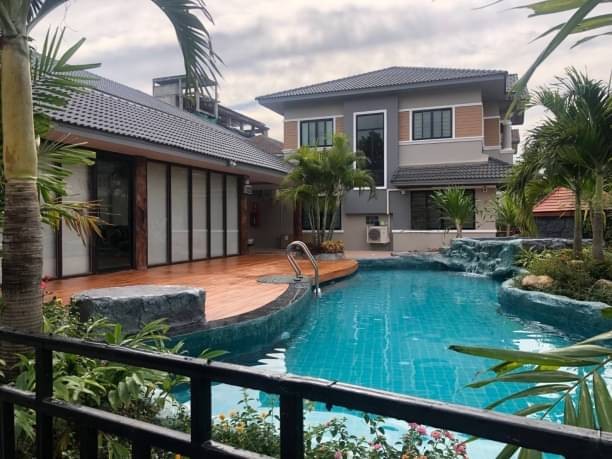 ให้เช่า 80,000 บาท/เดือน 168 ตรว. 5 นอน 3 น้ำ หมู่บ้านเอมเพอเร่อ 2 ฟ้าฮ่าม แยกตลาดรวมโชค พร้อมสระว่ายน้ำส่วนตัว บ้านหลังใหญ่ เนื้อที่กว้าง