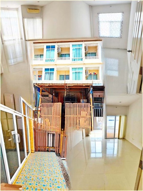 สภาพดี 3นอน 3น้ำ MRT ศรีนุช 1 กม. ให้เช่าโฮมออฟฟิศ 3 ชั้น อ่อนนุช 30ตรว. 90ตรม.1จอดรถ 1แอร์ ซีคอนสแควร์​ ศรีนครินทร์ เดินทางสะดวก 