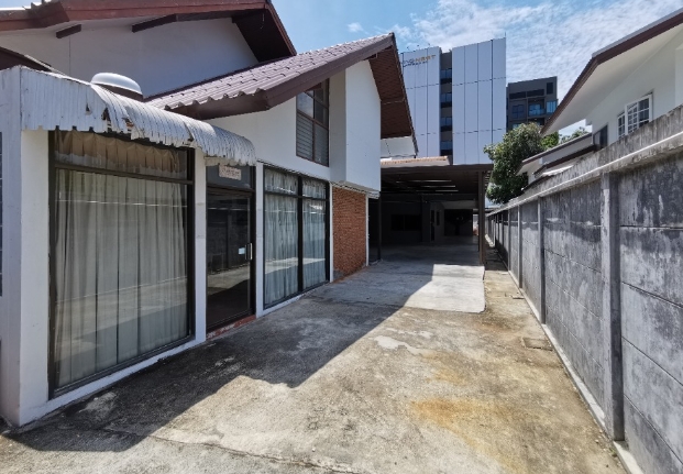 ให้เช่าบ้านเดี่ยว โฮมออฟฟิศ  ลาดพร้าวซอย 44 เนื้อที่ 160 ตรว ใกล้รถไฟฟ้า ภาวนา