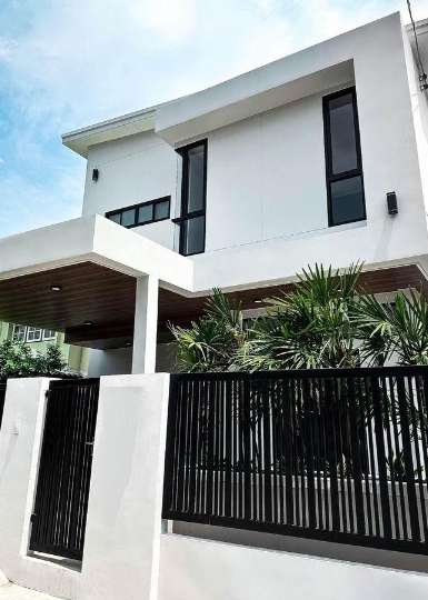  ขายบ้านเดี่ยว2ชั้น บางนาตราด กม.5 ซอยบางนา-ตราด 39 ศรหิรัญ บ้านสร้างเอง เนื้อที่ 50 ตารางวา ใกล้ MRTศรีเอี่ยม