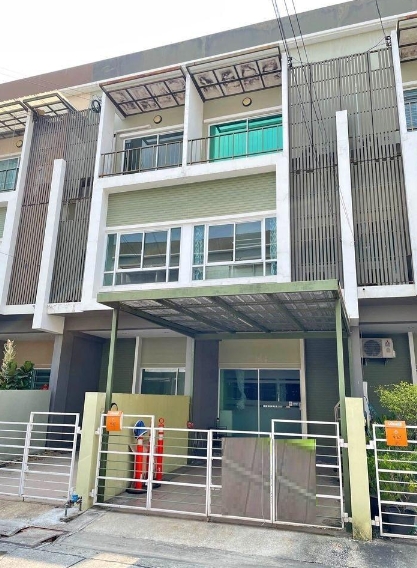 ให้เช่าทาวน์โฮม 3ชั้น นลินอเวนิว 2 ซอยรามคำแหง144 มี 3 ห้องนอน 3 ห้องน้ำ