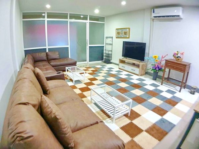 แหล่งชอปปิ้งในย่านนี้ ให้เช่าบ้าน3 ชั้น ตลาดสดแม่เหียะ เป็นส่วนตัว 48ตรว. 245ตรม. สะดวกสบาย  3นอน 3น้ำ 1จอดรถ 4แอร์ 