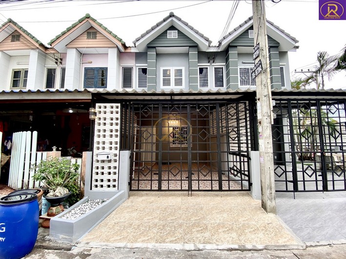 ขายถูกมากทาวน์เฮ้าส์ พร้อมเฟอร์ รีโนเวทใหม่ สวยกว่ามือ 1 หมู่บ้านมณีแก้วกรีนเฮ้าส์  ต.ห้วยกะปิ อ.เมืองชลบุรี จ.ชลบุรี