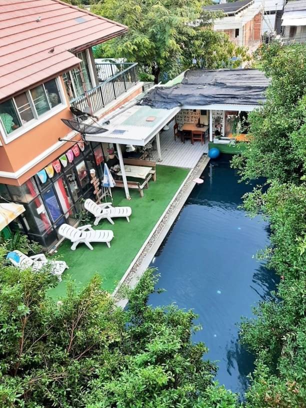 โซนสันกำแพง ขาย 14 ล้าน เนื้อที่ 2 งานกว่า โรงแรมพร้อมบ้าน 2 ชั้น และสระว่ายน้ำ สามารถดำเนินกิจการต่อได้เลย