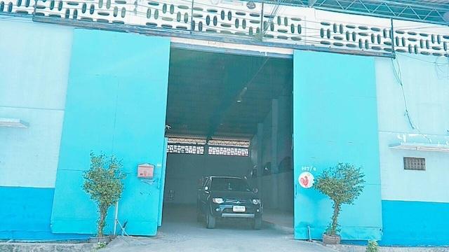 ให้เช่าพื้นที่ปรับใช้โชว์รูมรถได้ ติดถนนกิ่งแก้ว บางพลี ขนาด 700 ตารางเมตร บวก Office อีก 100 ตารางเมตร เหมาะทำโชว์รูมรถยนต์ กว้าง 30 เมตร