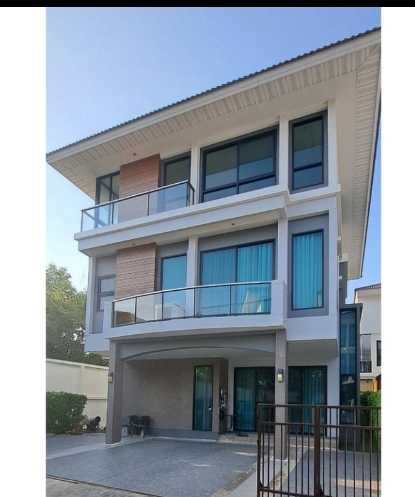 ขายบ้านเดี่ยว 3 ชั้น โครงการ Supalai Essence Ladprao เนื้อที่ 57.7 ตร.ว. ลาดพร้าว107 มี 5 นอน 4 น้ำ