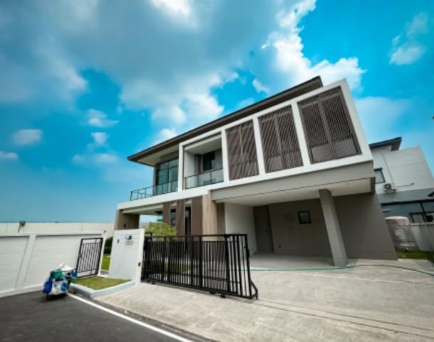 ขายบ้านเดี่ยว บางกอกบูเลอวาร์ด บางนา กม.5 เนื้อที่ 121 ตรว มี 5 ห้องนอน  5 ห้องน้ำ  พื้นที่ใช้สอย 369 ตรม แปลงมุม ยังไม่เคยเข้าอยู่