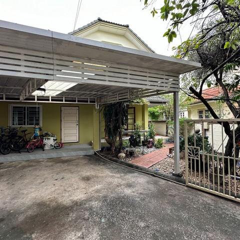  ขายบ้านเดี่ยว 2 ชั้นหลังมุม รามคำแหง 150 ซอยราษฎร์พัฒนา22 หมู่บ้าน ธารารมณ์ พาร์คเวย์โฮม เนื้อที่ 77 ตารางวา 4 ห้องนอน 3 ห้องน้ำ