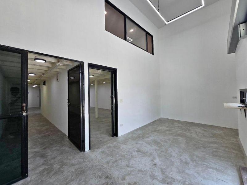 ให้เช่าโกดังพร้อมออฟฟิศ ย่านพัฒนาการ 44 เขตสวนหลวง 220 ตารางเมตร