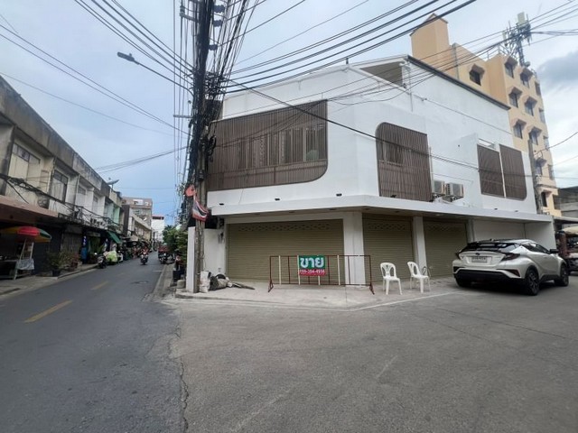 ขาย บ้าน 3 ชั้น ใจกลางถนนสาทร ซอยจันทน์ 32 หลังมุมแต่งสวย พร้อมอยู่สไตล์โมเดิร์น ใกล้ BTS สุรศักดิ์ เพียง 400 เมตร