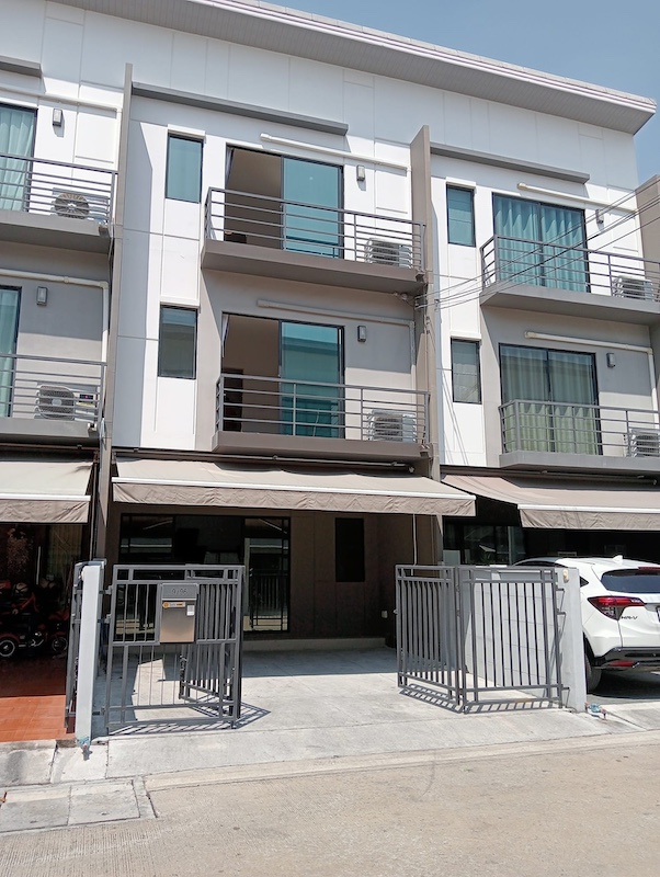 BH2841 ให้เช่า ทาวน์โฮม 3ชั้น บ้านกลางเมือง ราชพฤกษ์-พระราม 5 พร้อมเข้าอยู่  