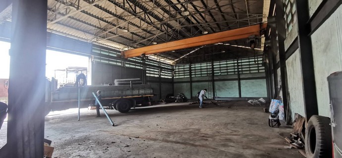 EPL-WH0693 ให้เช่าโกดัง ซ.หนามแดง-บางพลี 21 เนื้อที่ 110.ตรว. พื้นที่ใช้สอยประมาณ 400 ตรม.  ชั้นบนมีห้องพัก 3 ห้อง ห้องน้ำ 2 ห้อง 