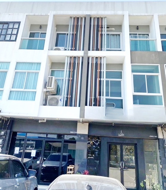 ทำเลดีมาก ทำธุรกิจ ตลาดสดแม่เหียะ ให้เช่าอาคารพาณิชย์ 3 ชั้น 21ตรว. 155ตรม. 2นอน 4น้ำ จอดรถได้หลายคัน สะดวกมาก โรงเรียนนานาชาติลานนา 