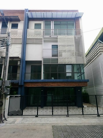 PB4254 ให้เช่าโฮมออฟฟิศ 4 ชั้น ซอยรามอินทรา 40 นวลจันทร์ โครงการ ดิสทริค เอกมัย-รามอินทรา เหมาะทำโฮมออฟฟิศ 