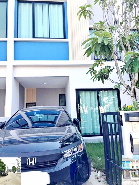 พระยาสุเรนทร์ ให้เช่าทาวน์เฮาส์ 2 ชั้น ทำเลดี รามอินทรา 3นอน 2น้ำ 1จอดรถ 2แอร์ หน้าบ้านไม่ชนใคร 20ตรว. 110ตรม. MRT คู้บอน