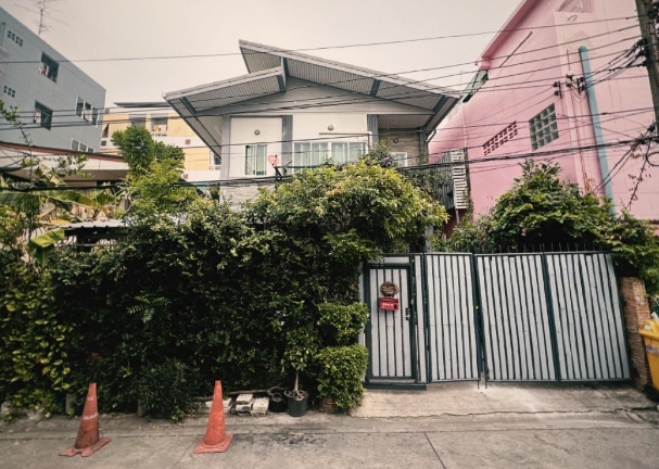 ขายบ้านเดี่ยว 2 ชั้น ซอยพหลโยธิน 55 ใกล้BTS วัดพระศรี เนื้อที่ 40 ตร.วา 3 ห้องนอน  2 ห้องน้ำ