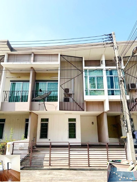 ปทุมฯ รร.โกลบอลอินเดียนนานาชาติ ไม่เคยปล่อยเช่า ขาย-เช่าทาวน์เฮาส์ 2 ชั้น สภาพดีมาก 25ตรว. 148ตรม.  บ้านหันทิศใต้ 3นอน 2น้ำ 2จอดรถ 2แอร์ 