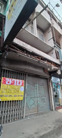 ขายด่วนถูกที่สุด​ อาคารพาณิช​ 3​ ชั้นครึ่ง​  ปากซอยลาดพร้าว​52  ใกล้แนวรถไฟฟ้า​สายสีเหลือง   ZB055