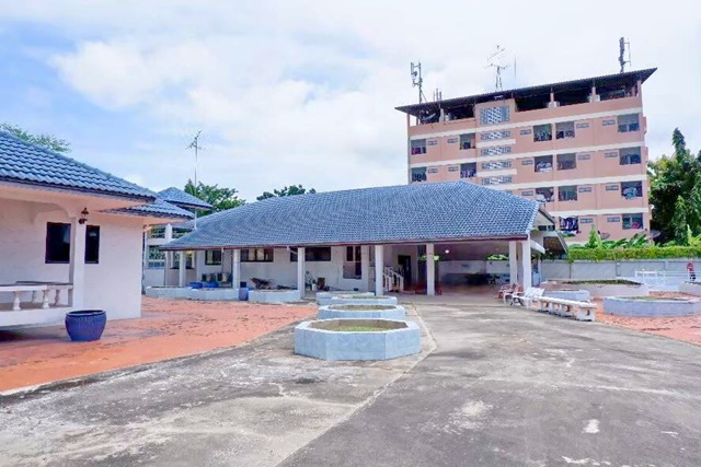 บางปู ขาย-เช่า BTS แพรกษา 700 ม. เดินได้ ที่ดินพร้อมบ้าน 3 หลัง 1 ไร่ 3 งาน 22 ตรว.   ทำเลดีมาก ใหญ่กว้างมาก 9นอน 3น้ำ จอดรถได้หลายคัน 