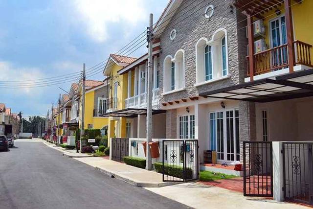 MRT แยกนนทบุรี 1 ให้เช่าทาวน์โฮม 2 ชั้น รัตนาธิเบศร์ สภาพใหม่ 20ตรว. 120ตรม. มีรถประจำทางผ่าน  3นอน 2น้ำ 2จอดรถ 2แอร์ เซ็นทรัล รัตนาธิเบศร์ 