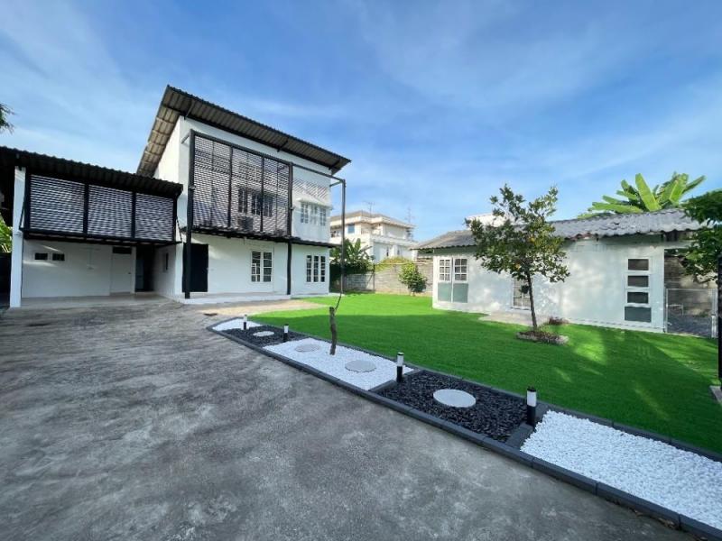 EPL-HR3380 ให้เช่าบ้านเดี่ยว 2 ชั้น ย่านรามอินทรา 42 ขนาด 150 ตารางวา  พื้นที่ใช้สอย 400 ตร.ม.4 ห้องนอน 4 ห้องน้ำ จอดรถได้ 7 คัน