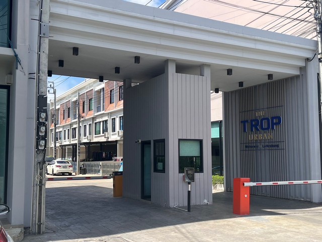 POR4305 ให้เช่าทาวน์โฮม 3 ชั้น บ้านใหม่ไม่เคยอยู่ เดอะ ทรอป เออเบิร์น มอเตอร์เวย์-ลาดกระบัง The Trop Urban Motorway-Ladkrabang ถนนประชาพัฒนา