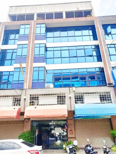 ให้เช่าหอพัก อพาร์ทเม้นท์ MRT ราชภัฏ AIRBNB 3 คูหา 5 ชั้น ทำเลดี ย่านหลักสี่ 62ตรว. 950ตรม.  23นอน 24น้ำ เซ็นทรัล รามอินทรา 