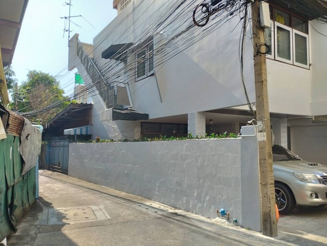 บ้านใจกลางเมือง ซอยมิตรอนันต์ ถ.นครไชยศรี เขตดุสิต กทม.