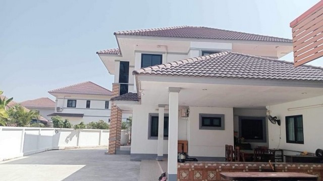 บ้านหลังใหญ่ บรรยายกาศดี เงียบสงบ ใจแก้วเอราวัณ22 สารภี