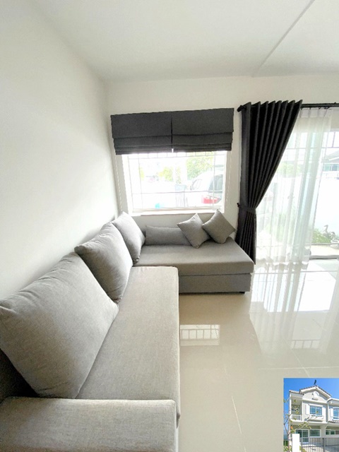 MRT ศรีลาซาล 2.5 กม.  ให้เช่าทาวน์โฮม 2 ชั้น อินดี้ เมกา บางนา  ไม่เคยอยู่ 18ตรว. 110ตรม. ทำเลดีมาก เฟอรหรูครบ 2นอน 3น้ำ 1จอดรถ 3แอร์