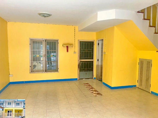 ตลาดจัมโบ้ คลอง 3 ให้เช่าทาวน์เฮ้าส์ 2 ชั้น คลอง 3 ถูกสุดๆ 19ตรว. 105ตรม. น้ำ-ไฟพร้อมอยู่ 3นอน 2น้ำ 1จอดรถ 