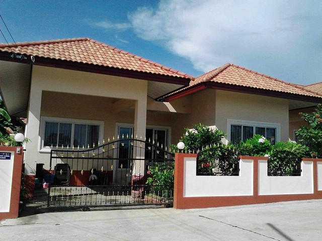 ขายบ้านเดี่ยวชั้นเดียว บางเสร่ อำเภอสัตหีบ จังหวัดชลบุรี เนื้อที่ 56 ตารางวา