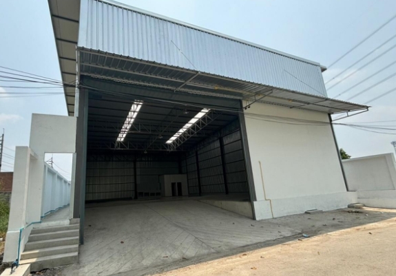 ให้เช่าและขายโกดัง 100 ตรว  360 ตร.ม. สร้างใหม่ ถนนเลียบคลองประปา ใกล้ทางด่วนศรีสมาน-ดอนเมือง