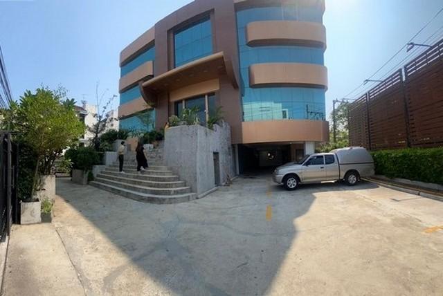 ให้เช่าอาคาร 4 ชั้น พื้นที่ 1,200 ตรม.ย่านทาวน์อินทาวน์ มีลิฟต์โดยสาร 